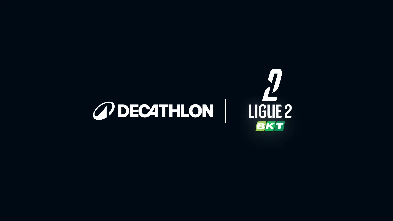 Decathlon signature on the left and the Ligue 2 logo on the right, separated by a vertical line.