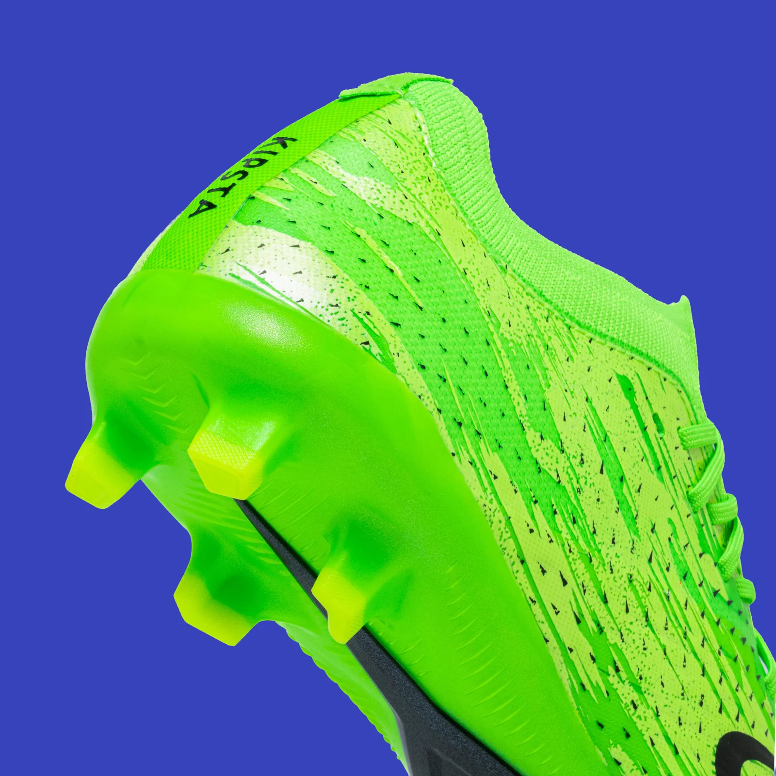 Close-up of the heel and studs on the green Kipsta CLR Green Storm.