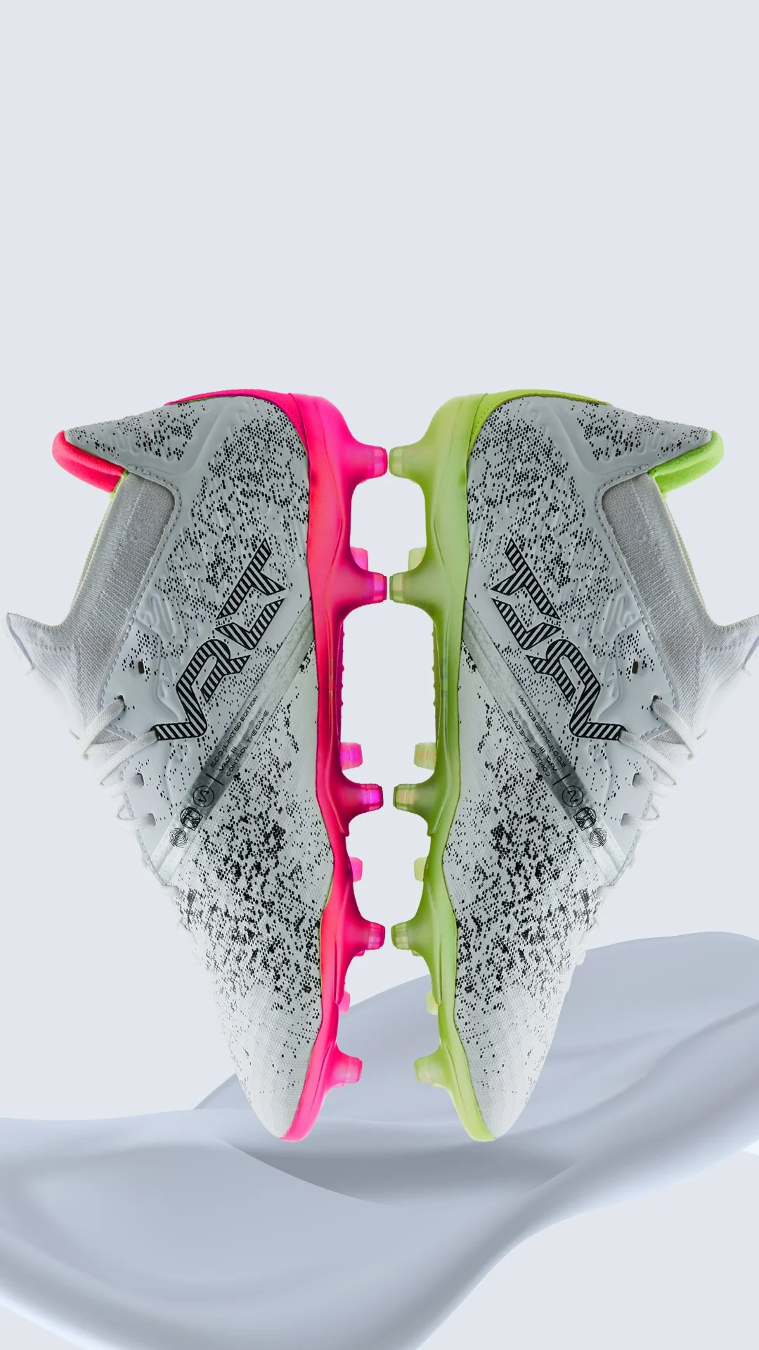 Storyboard, shot 15. The two profile views meet at the soles.